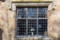 Mullioned window in Llwynegrin Hall.2