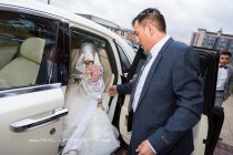 Hooded-Yemeni-Bride5b83a32f13280.jpg